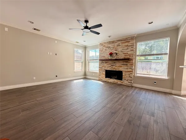 $2,950 | 5124 Carefree Drive, League City, TX 77573