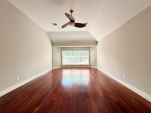 $2,950 | 5124 Carefree Drive, League City, TX 77573