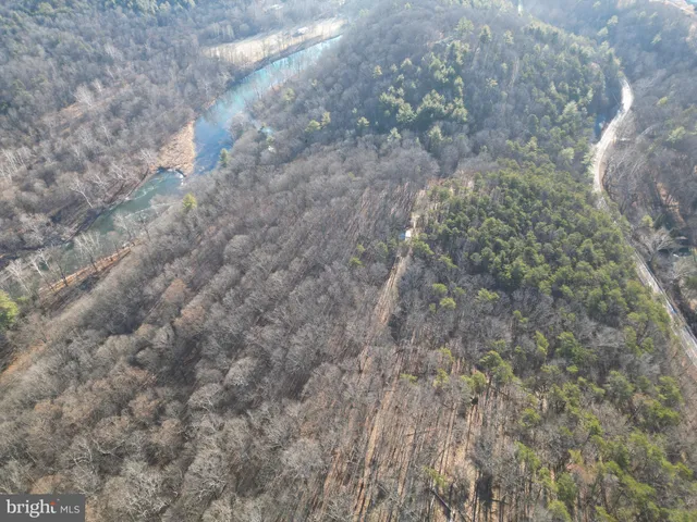 $825,000 | 30 Cavalier Way, Great Cacapon, WV 25422