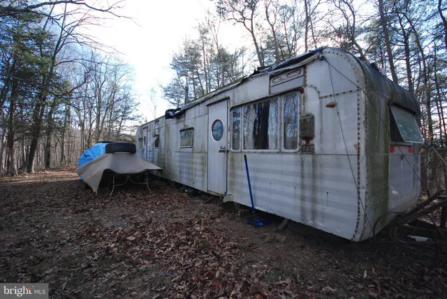 $825,000 | 30 Cavalier Way, Great Cacapon, WV 25422