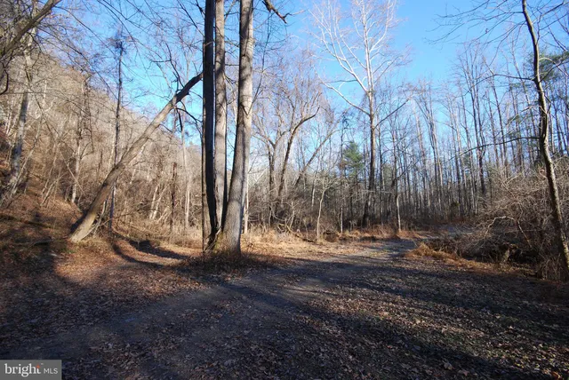 $825,000 | 30 Cavalier Way, Great Cacapon, WV 25422