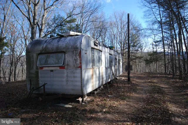 $825,000 | 30 Cavalier Way, Great Cacapon, WV 25422