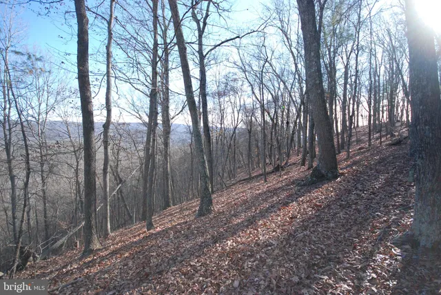 $825,000 | 30 Cavalier Way, Great Cacapon, WV 25422