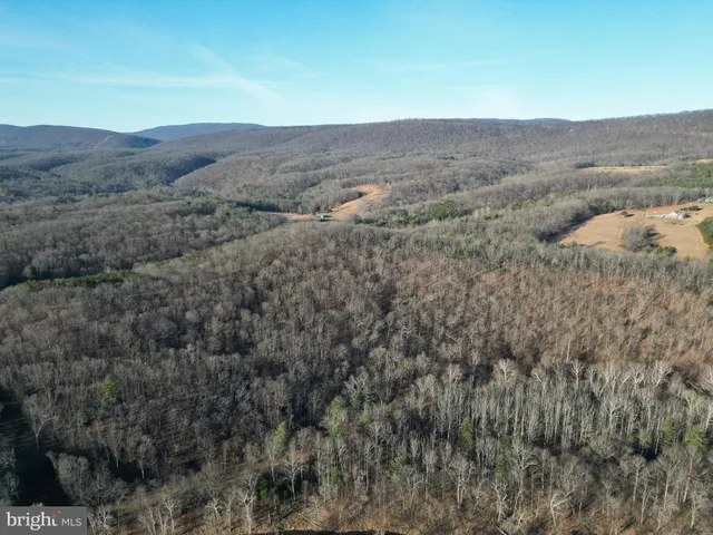 $825,000 | 30 Cavalier Way, Great Cacapon, WV 25422