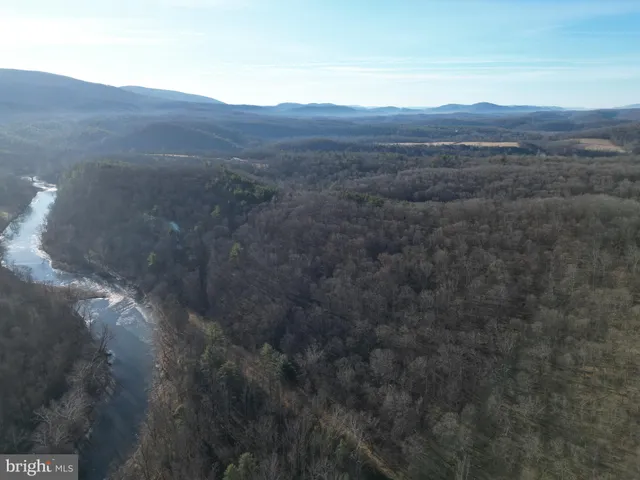 $825,000 | 30 Cavalier Way, Great Cacapon, WV 25422