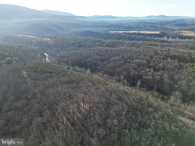 $825,000 | 30 Cavalier Way, Great Cacapon, WV 25422