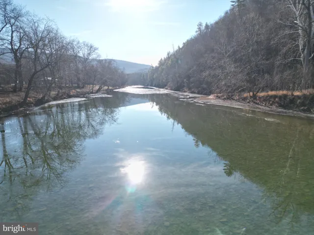 $825,000 | 30 Cavalier Way, Great Cacapon, WV 25422