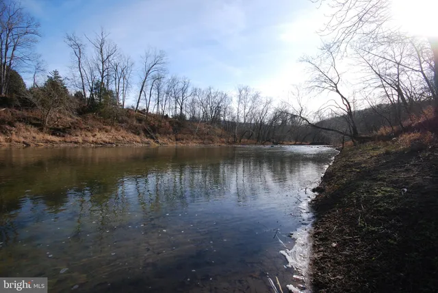 $825,000 | 30 Cavalier Way, Great Cacapon, WV 25422