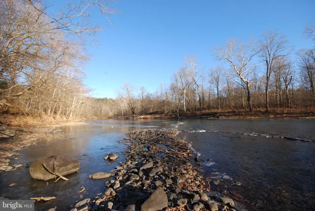 $825,000 | 30 Cavalier Way, Great Cacapon, WV 25422