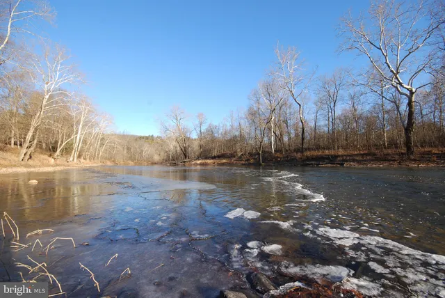 $825,000 | 30 Cavalier Way, Great Cacapon, WV 25422