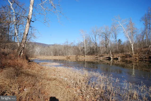 $825,000 | 30 Cavalier Way, Great Cacapon, WV 25422