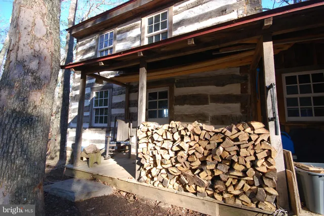 $825,000 | 30 Cavalier Way, Great Cacapon, WV 25422