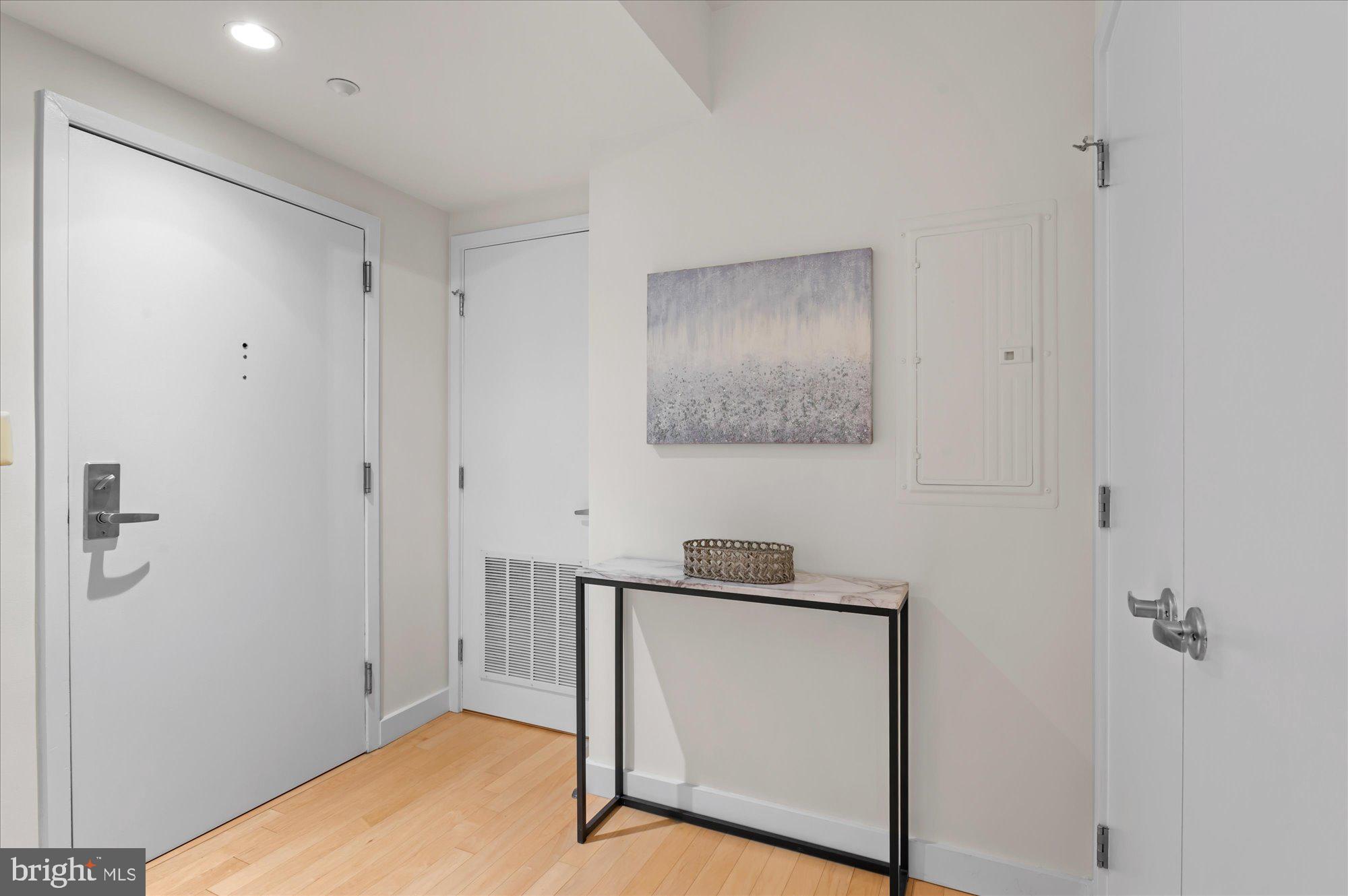 912 F Street Northwest, Unit T01 Washington, DC 20004 - Photo 4 of 32 Spacious foyer and coat closet