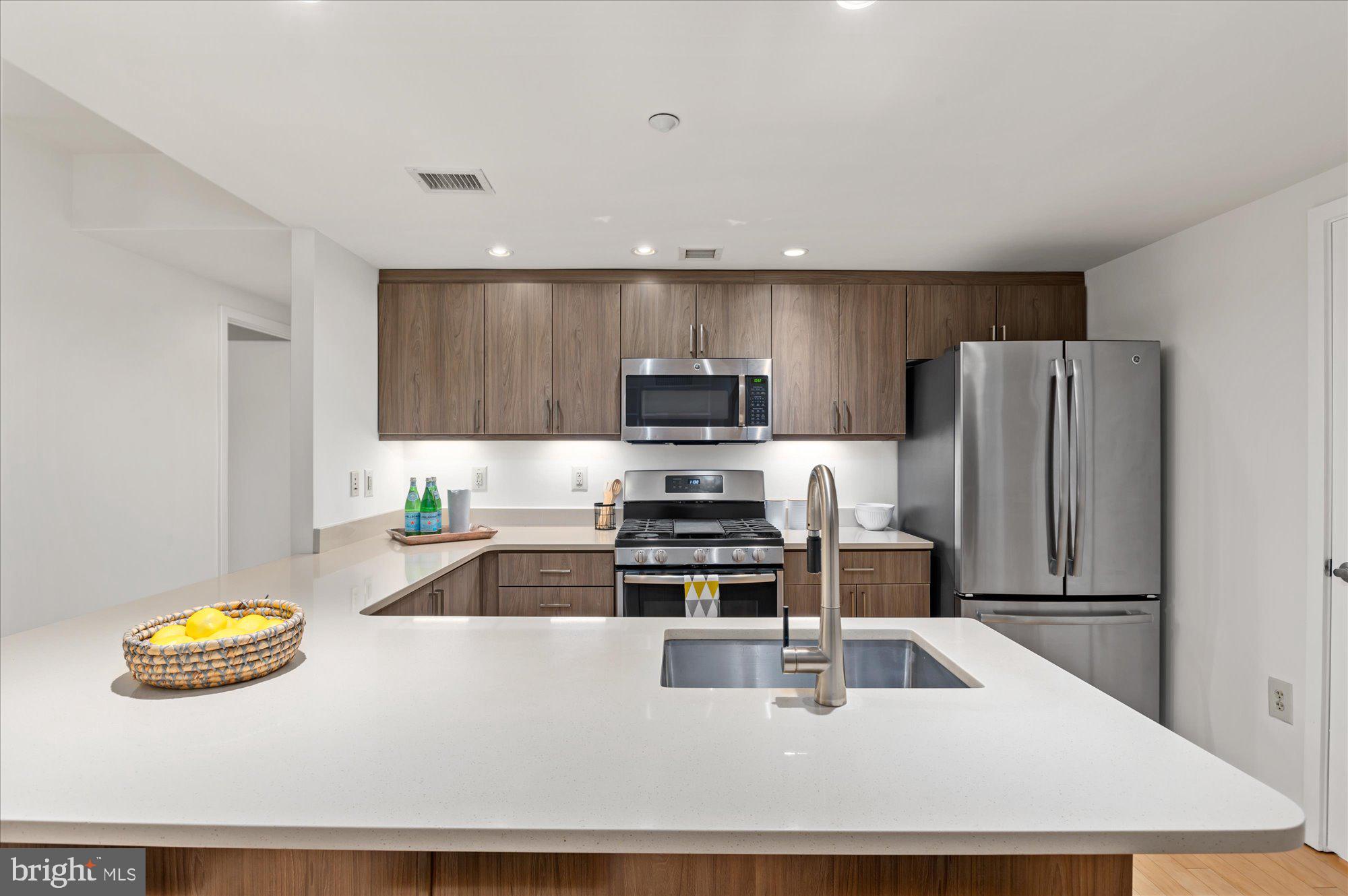 912 F Street Northwest, Unit T01 Washington, DC 20004 - Photo 6 of 32 Large breakfast bar