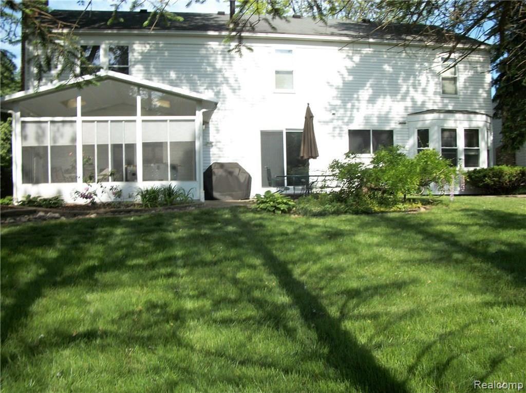36125 Fredericksburg Road Farmington Hills, MI 48331 - Photo 4 of 63