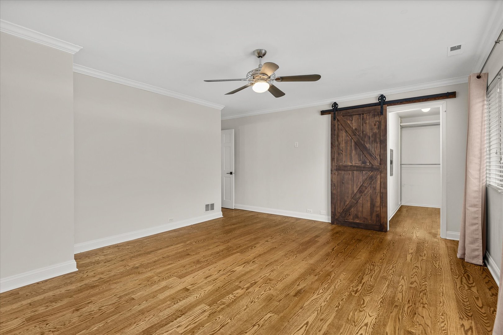 7610 West 26th Street, Unit 6 North Riverside, IL 60546 - Photo 12 of 21 a view of empty room with wooden floor and ceiling fan