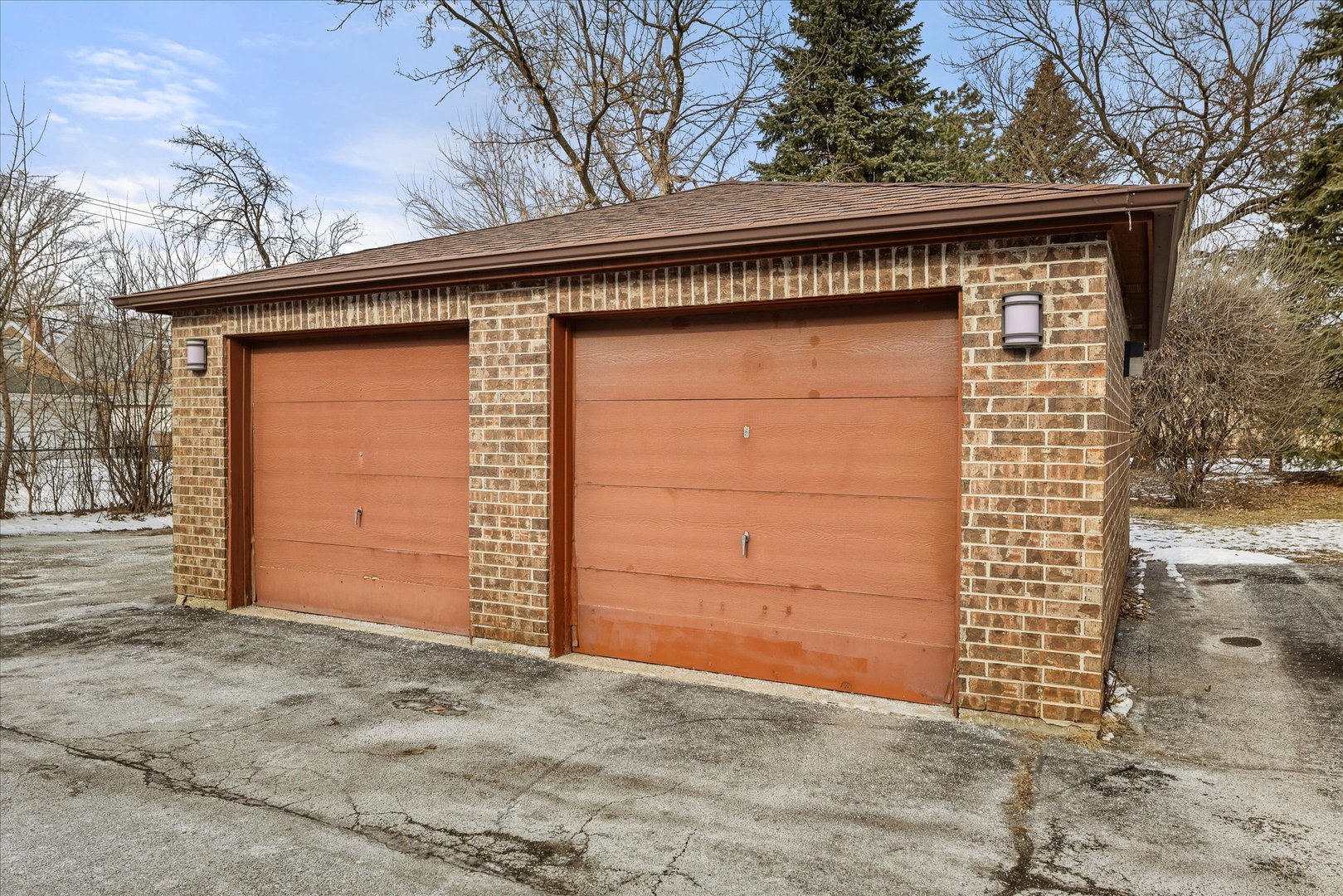 7610 West 26th Street, Unit 6 North Riverside, IL 60546 - Photo 18 of 21 a side view of a house with a outdoor space