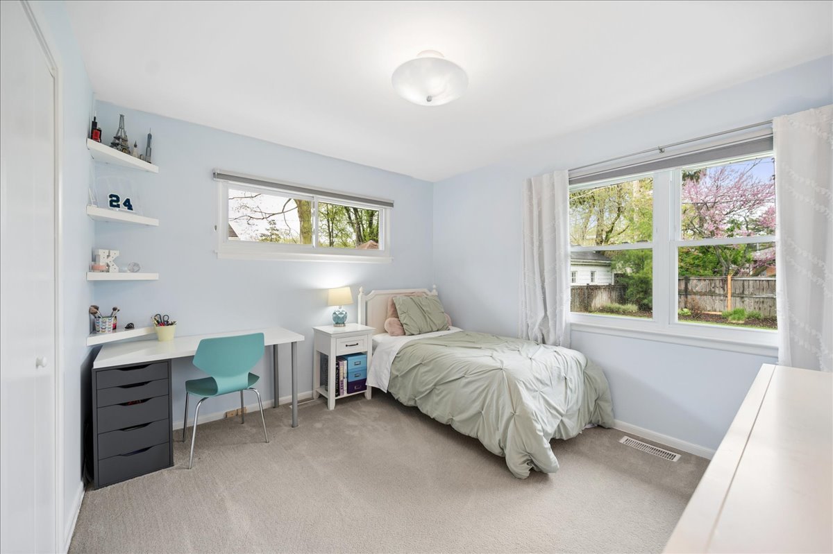 912 Hunter Road Wilmette, IL 60091 - Photo 22 of 38 Gallery Image 22