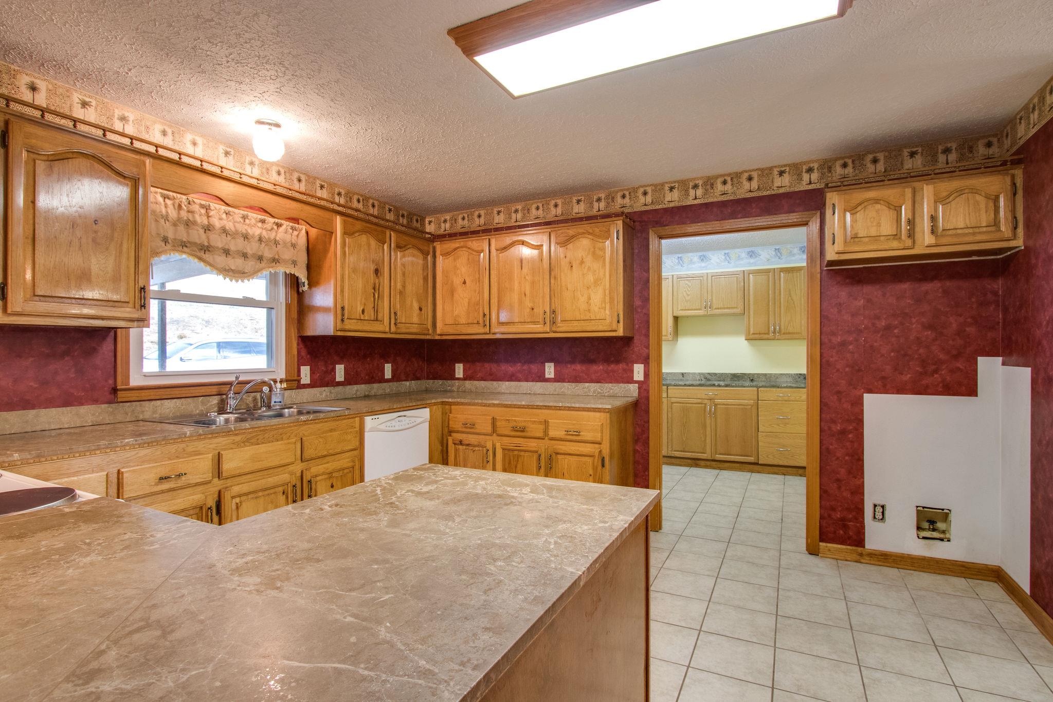 961 New Hope Road Alexandria, TN 37012 - Photo 6 of 24 Peninsula in kitchen