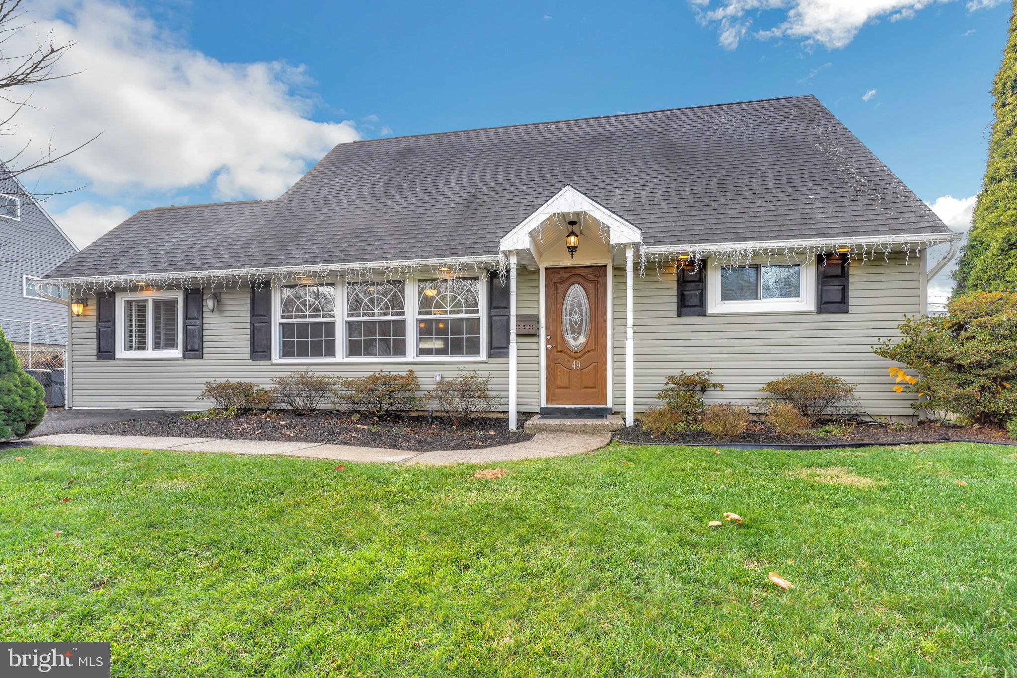 49 Quickset Road Levittown, PA 19057 - Photo 1 of 30 Gallery Image 1