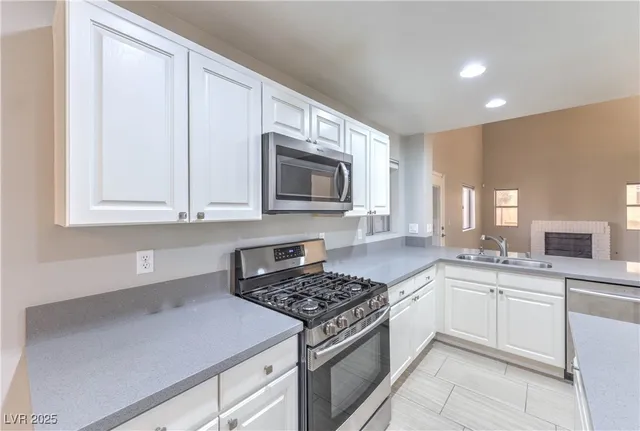 $2,600 | 20 Fantasia Lane, Henderson, NV 89074