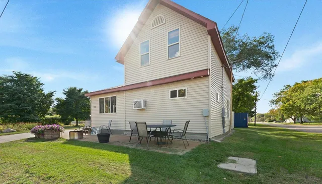 $209,800 | 205 Grant Avenue Southwest, Richmond, MN 56368