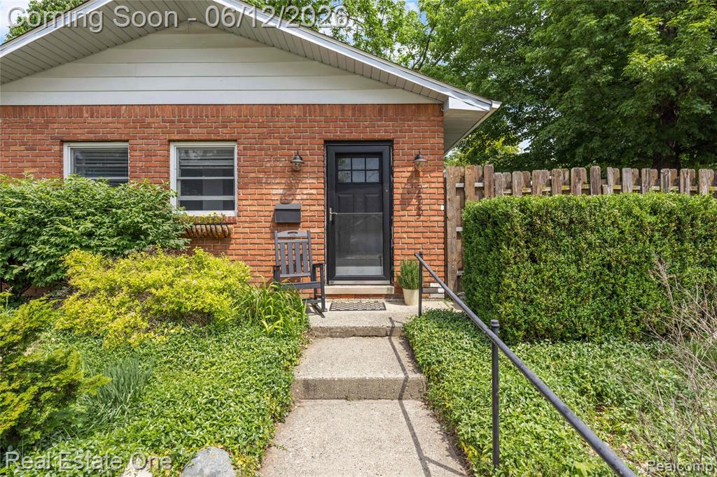 225 1st Street Fenton, MI 48430 - Photo 5 of 48