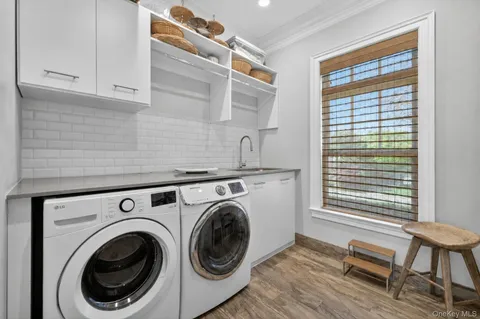 a view of livingroom with washer and dryer