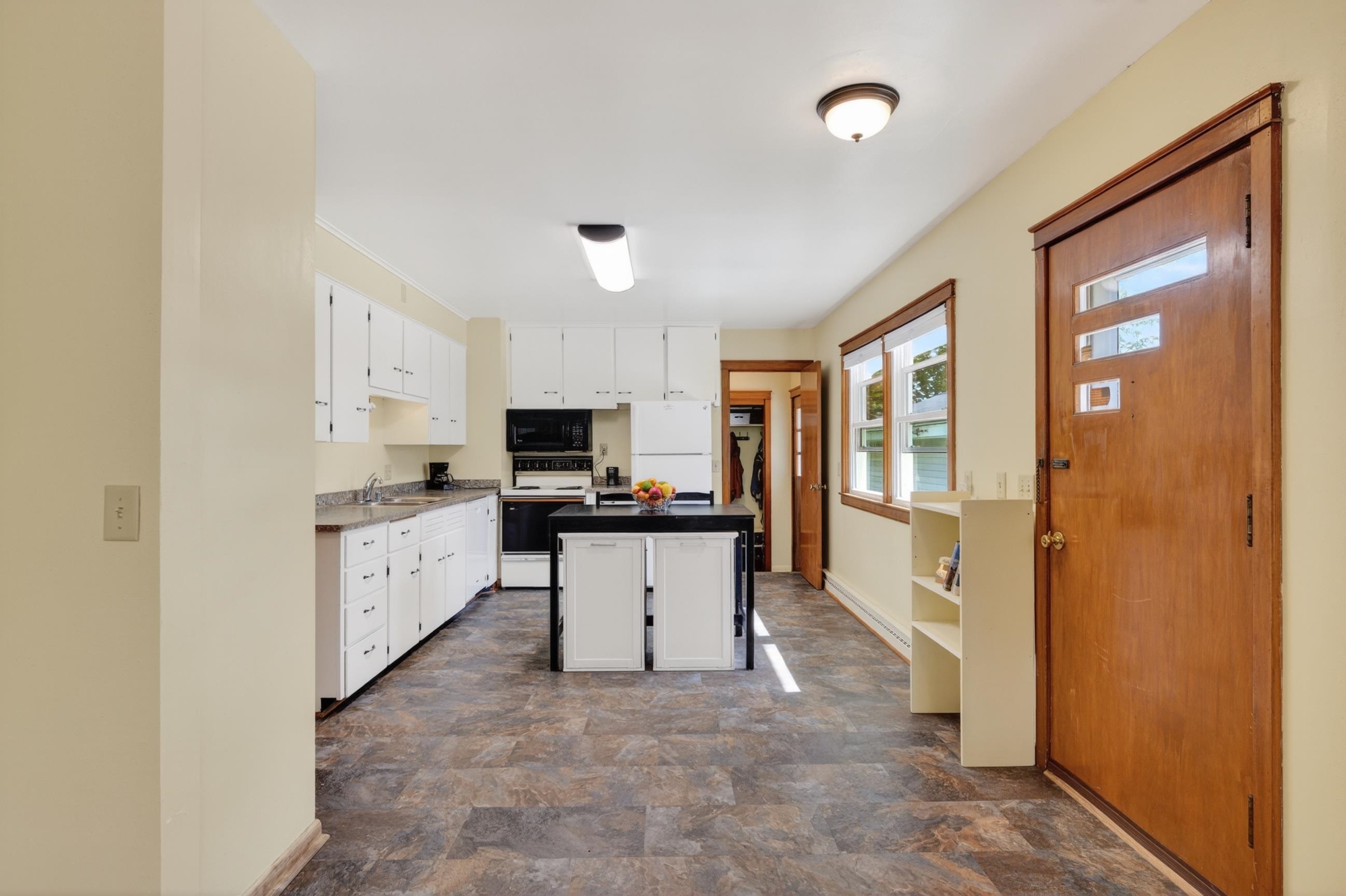 122 Gary Court Sun Prairie, WI 53590 - Photo 7 of 21