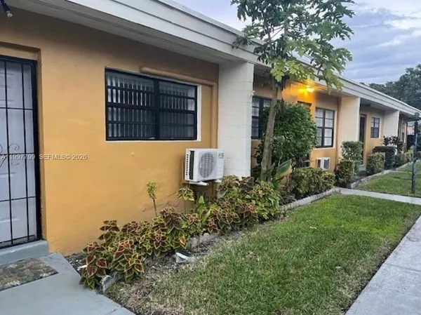 $1,600 | 1845 Pembroke Road, Unit 11, Hollywood, FL 33020