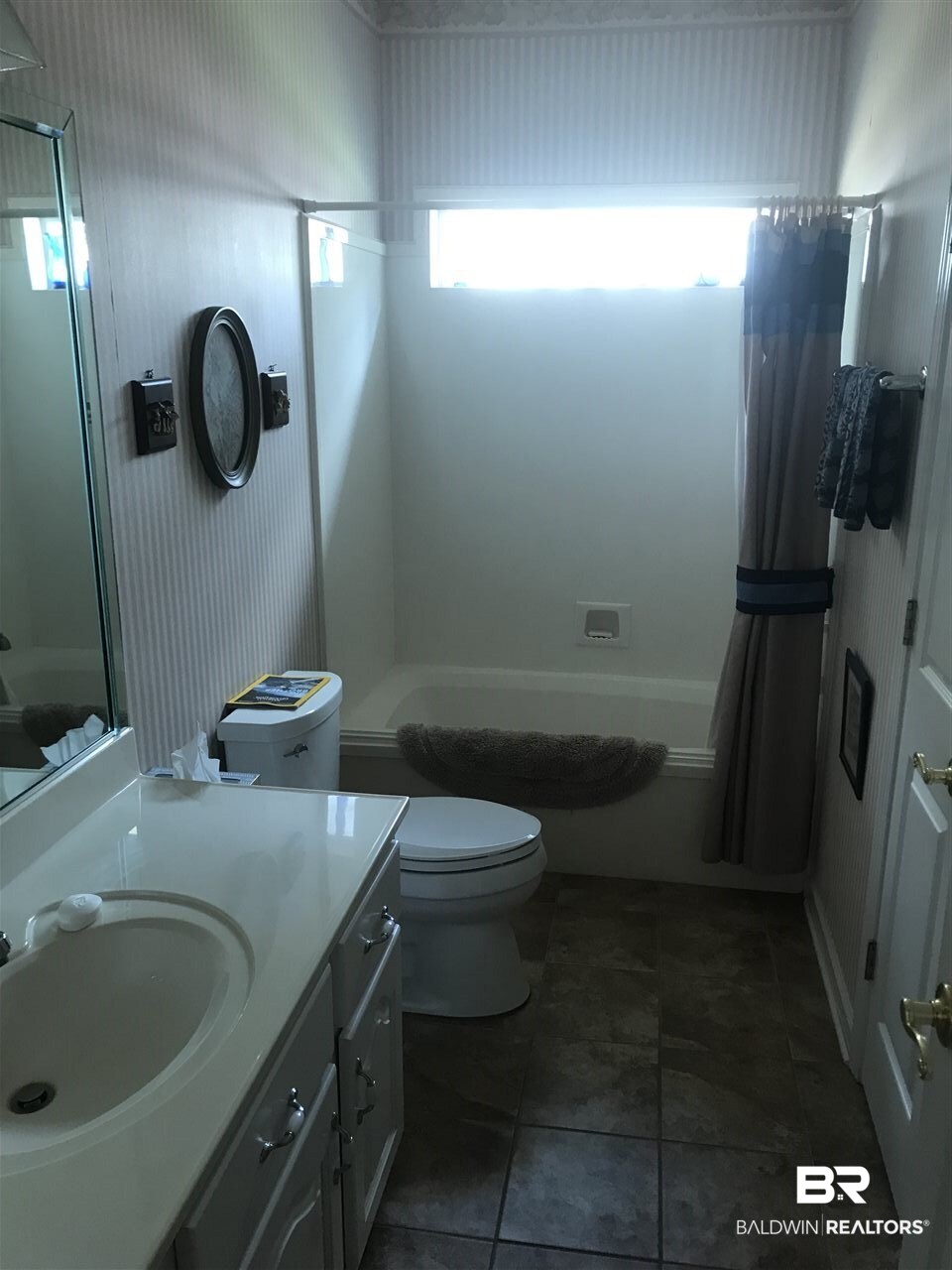 100 Wedge Loop Fairhope, AL 36532 - Photo 6 of 10 Guest Bath