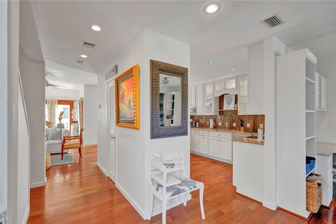 5450 Old Ocean Boulevard, Unit 6 Ocean Ridge, FL 33435 - Photo 3 of 25 Entry Way