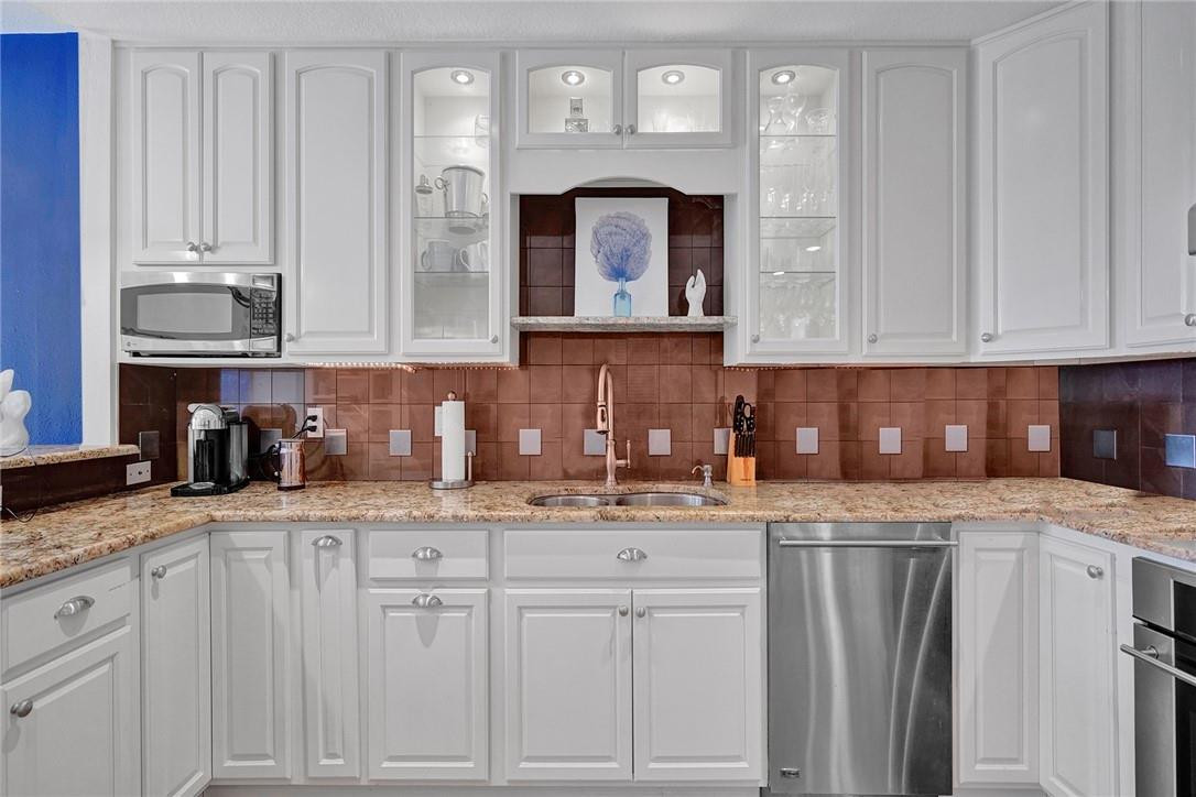 5450 Old Ocean Boulevard, Unit 6 Ocean Ridge, FL 33435 - Photo 5 of 25 Kitchen