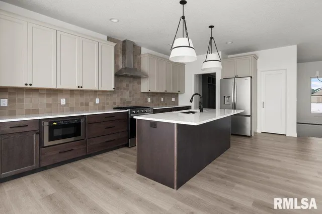 $729,900 | 7123 Alvie Lane, Bettendorf, IA 52722