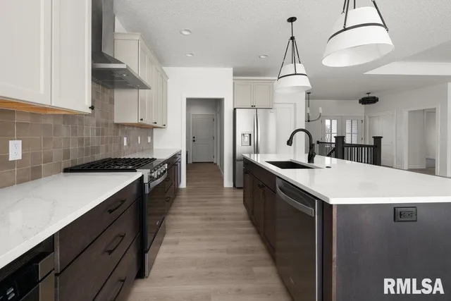 $729,900 | 7123 Alvie Lane, Bettendorf, IA 52722