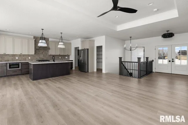 $729,900 | 7123 Alvie Lane, Bettendorf, IA 52722