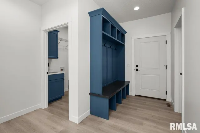 $729,900 | 7123 Alvie Lane, Bettendorf, IA 52722