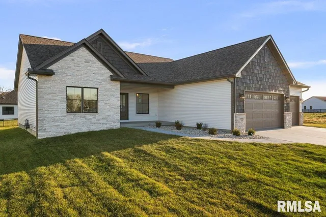 $729,900 | 7123 Alvie Lane, Bettendorf, IA 52722