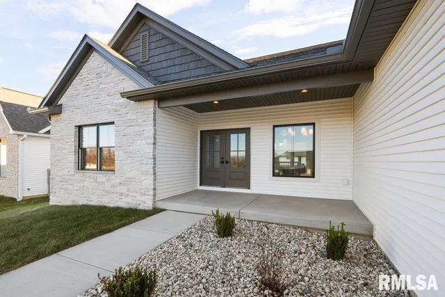 $729,900 | 7123 Alvie Lane, Bettendorf, IA 52722