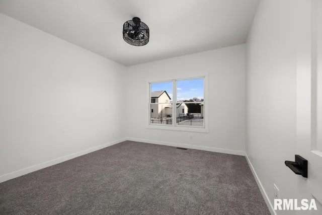 $729,900 | 7123 Alvie Lane, Bettendorf, IA 52722