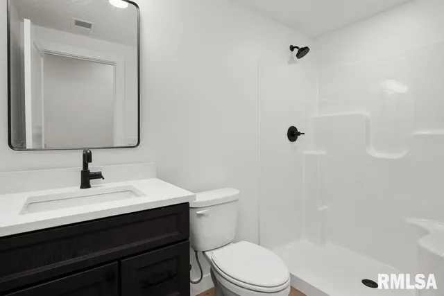 $729,900 | 7123 Alvie Lane, Bettendorf, IA 52722