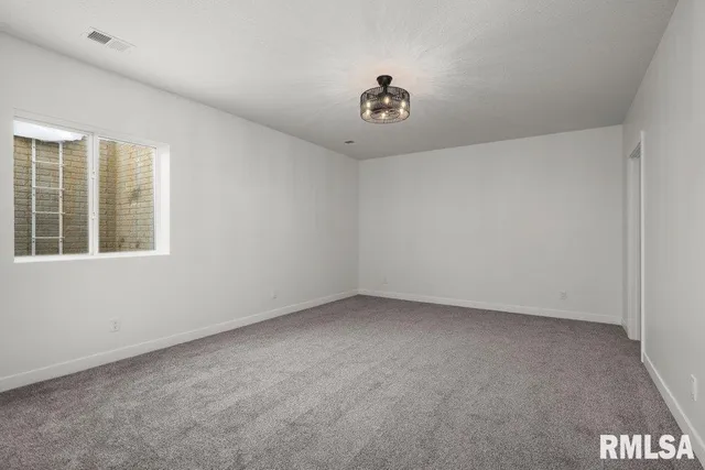 $729,900 | 7123 Alvie Lane, Bettendorf, IA 52722