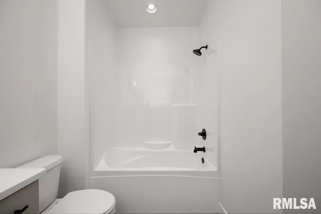 $729,900 | 7123 Alvie Lane, Bettendorf, IA 52722