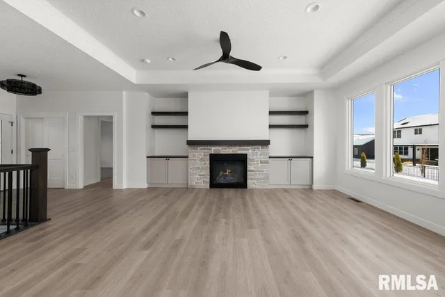 $729,900 | 7123 Alvie Lane, Bettendorf, IA 52722