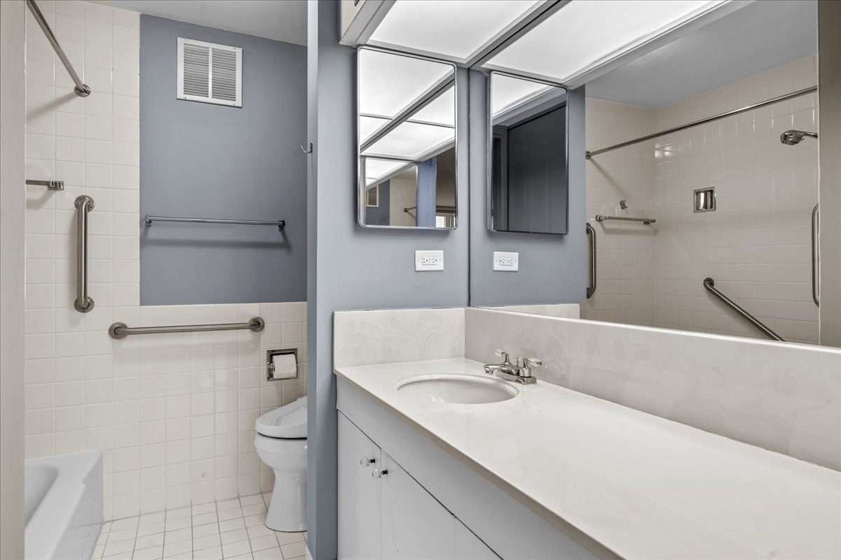 1630 Sheridan Road, Unit 6H Wilmette, IL 60091 - Photo 12 of 38