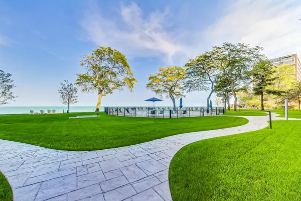 $849,000 | 1630 Sheridan Road, Unit 6H, Wilmette, IL 60091