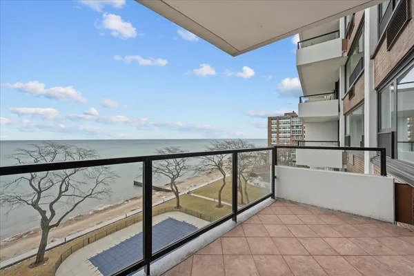 $849,000 | 1630 Sheridan Road, Unit 6H, Wilmette, IL 60091