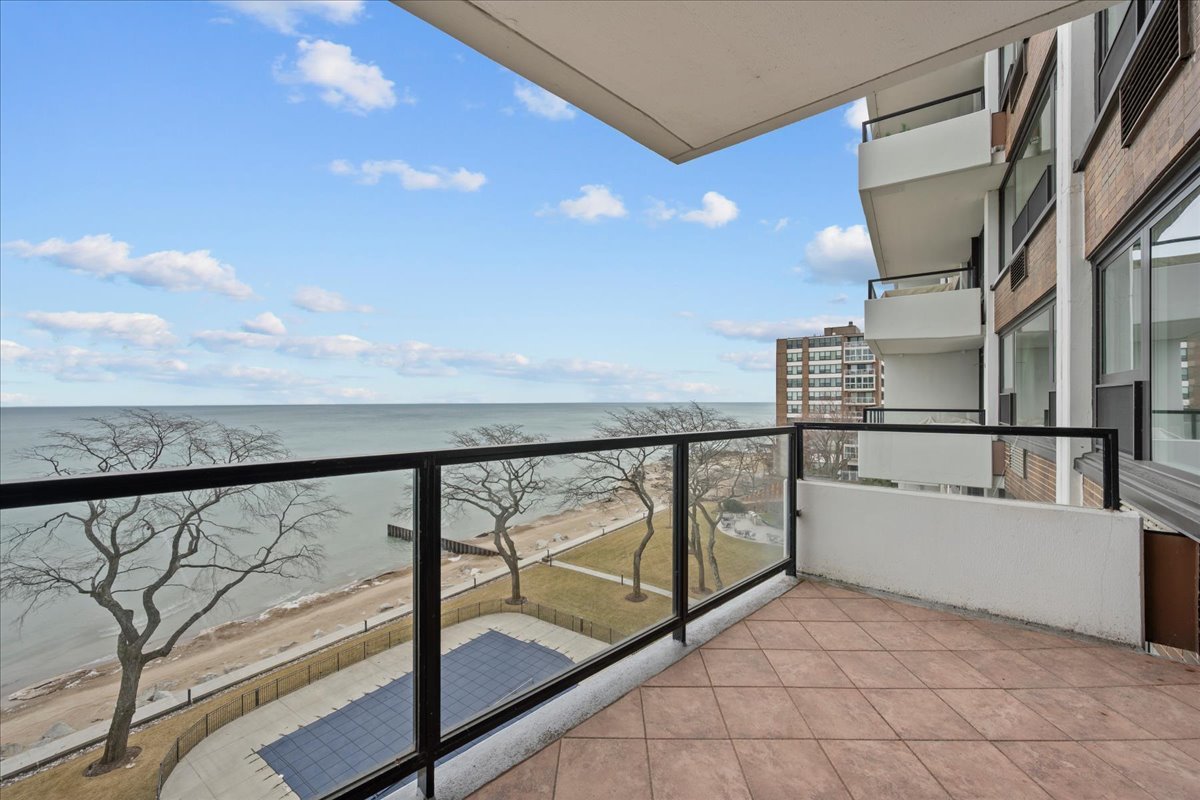 1630 Sheridan Road, Unit 6H Wilmette, IL 60091 - Photo 3 of 38