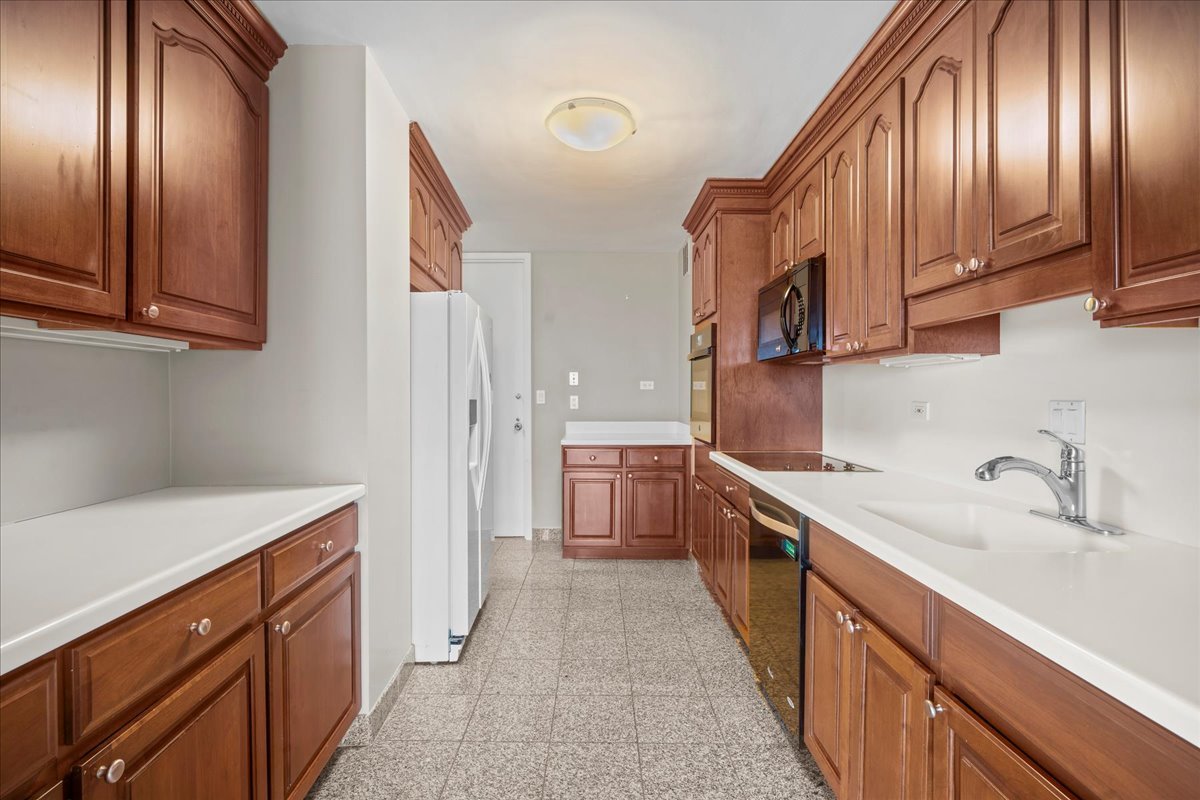 1630 Sheridan Road, Unit 6H Wilmette, IL 60091 - Photo 6 of 38