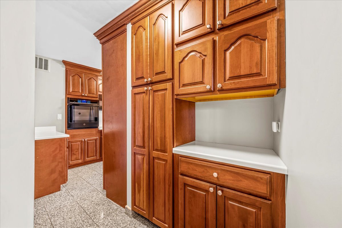 1630 Sheridan Road, Unit 6H Wilmette, IL 60091 - Photo 8 of 38